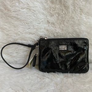 NWT COACH Poppy 46116 Onyx Black Glossy Patent Leather  Small Wristlet